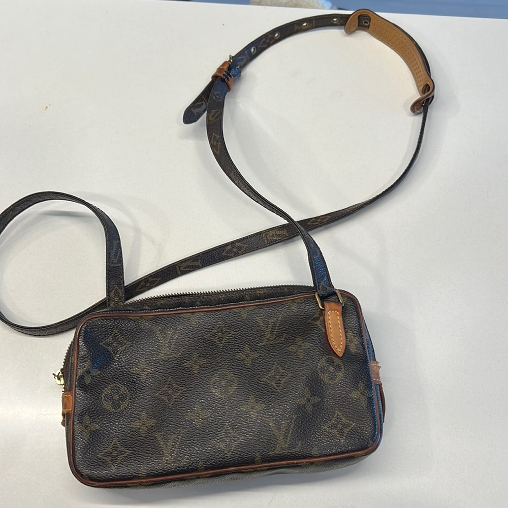 Authentic Louis Vuitton Pouchette cross body